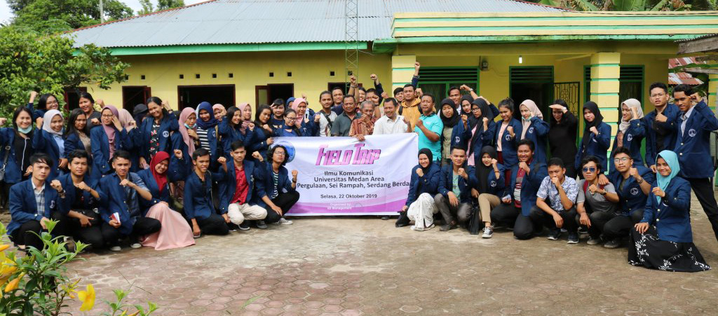 FIELD-TRIP-ILMU-KOMUNIKASI-UMA-FOTO-BERSAMA.jpg