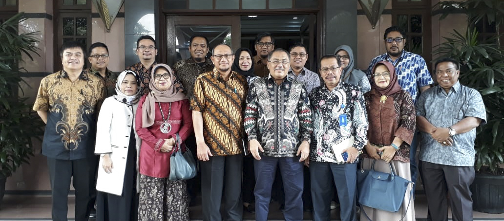 Kunjungan-dan-Sosialisasi-Program-Studi-Ilmu-Pertanian-Program-Doktor-ke-PT_-Perkebunan-Nusantara-III.jpg