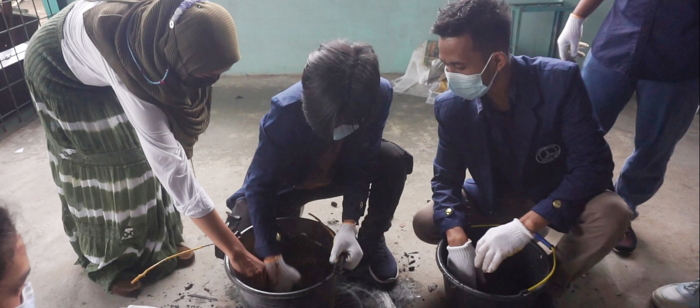 faculty-of-science-and-technology-uma-processes-waste-paper-and-tree-branches-into-aromatic-briquettes.jpg