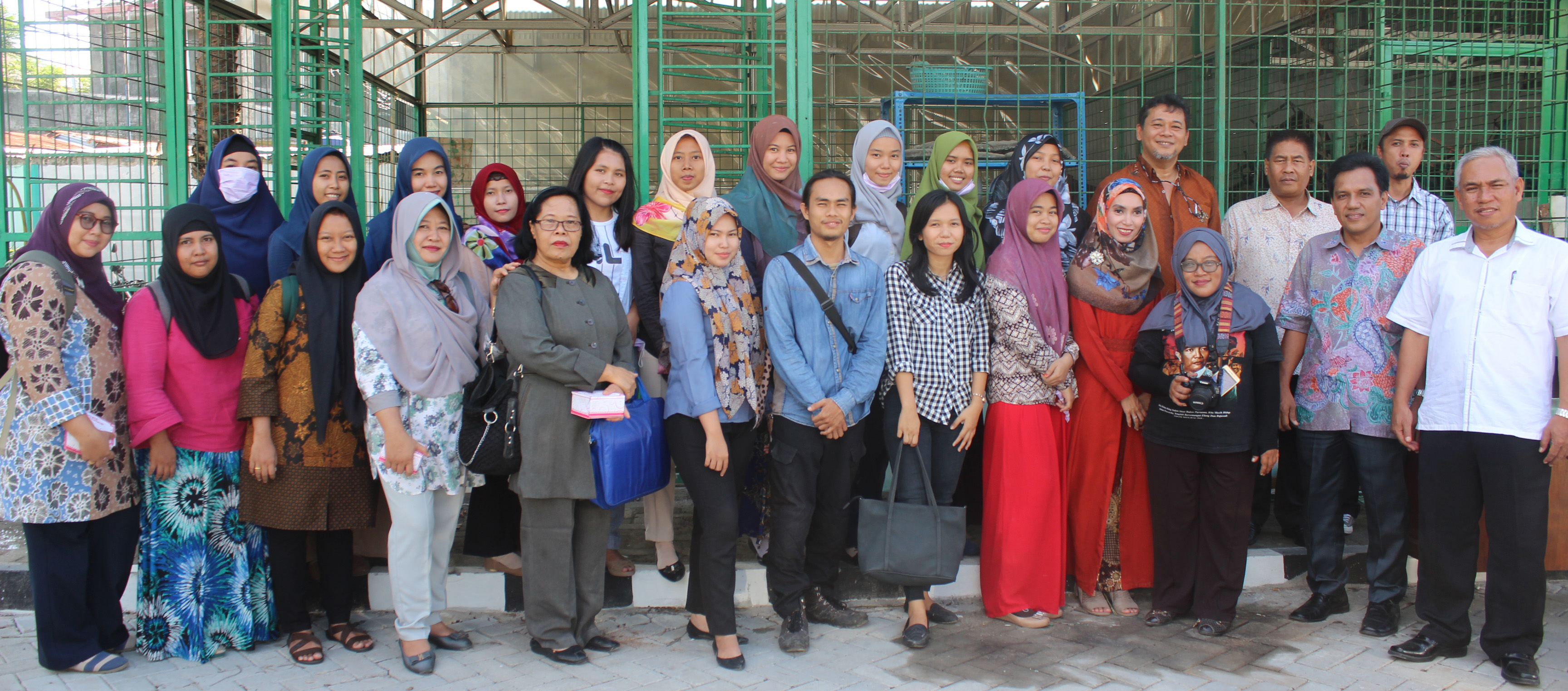 fakultas-biologi-uma-olah-kompos-dengan-bioaktivator.JPG