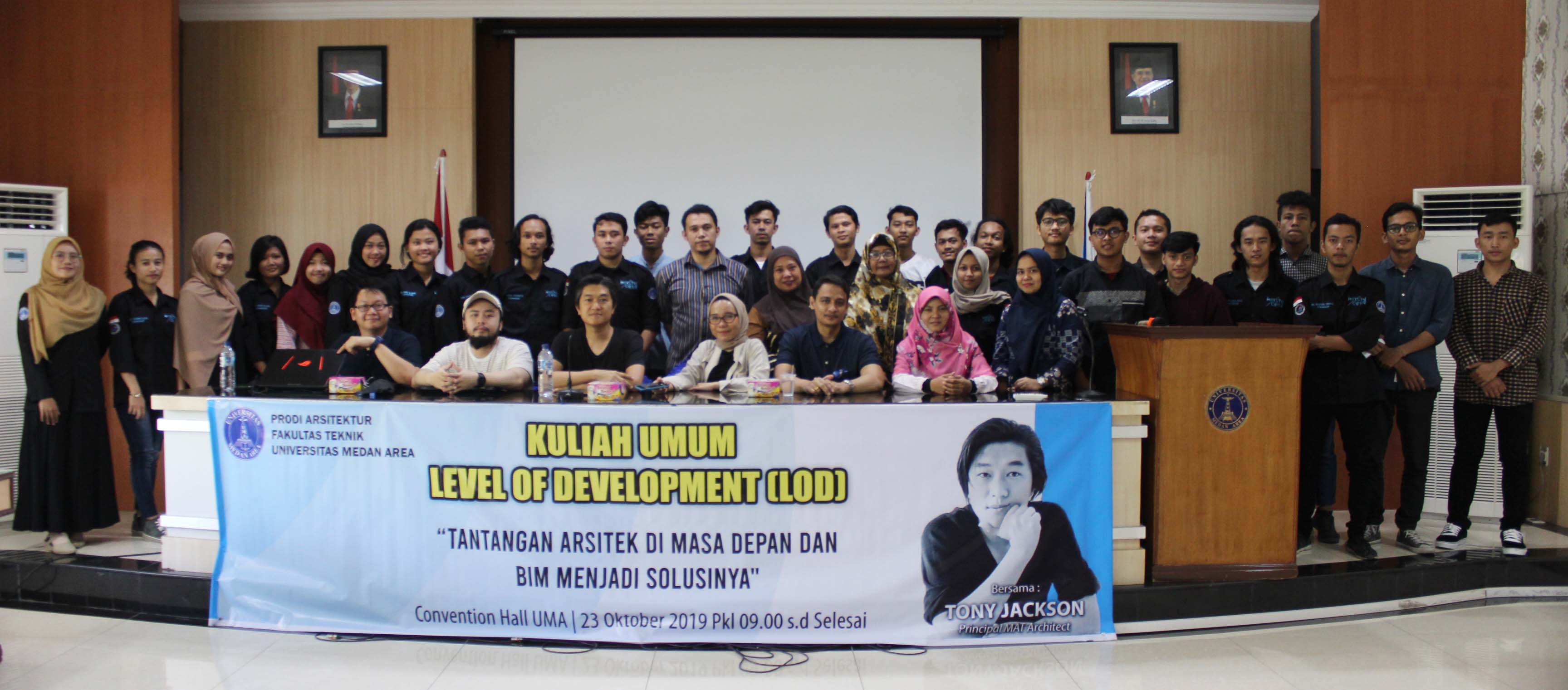 foto-bersama-kuliah-umum-arsitektur-uma.jpg