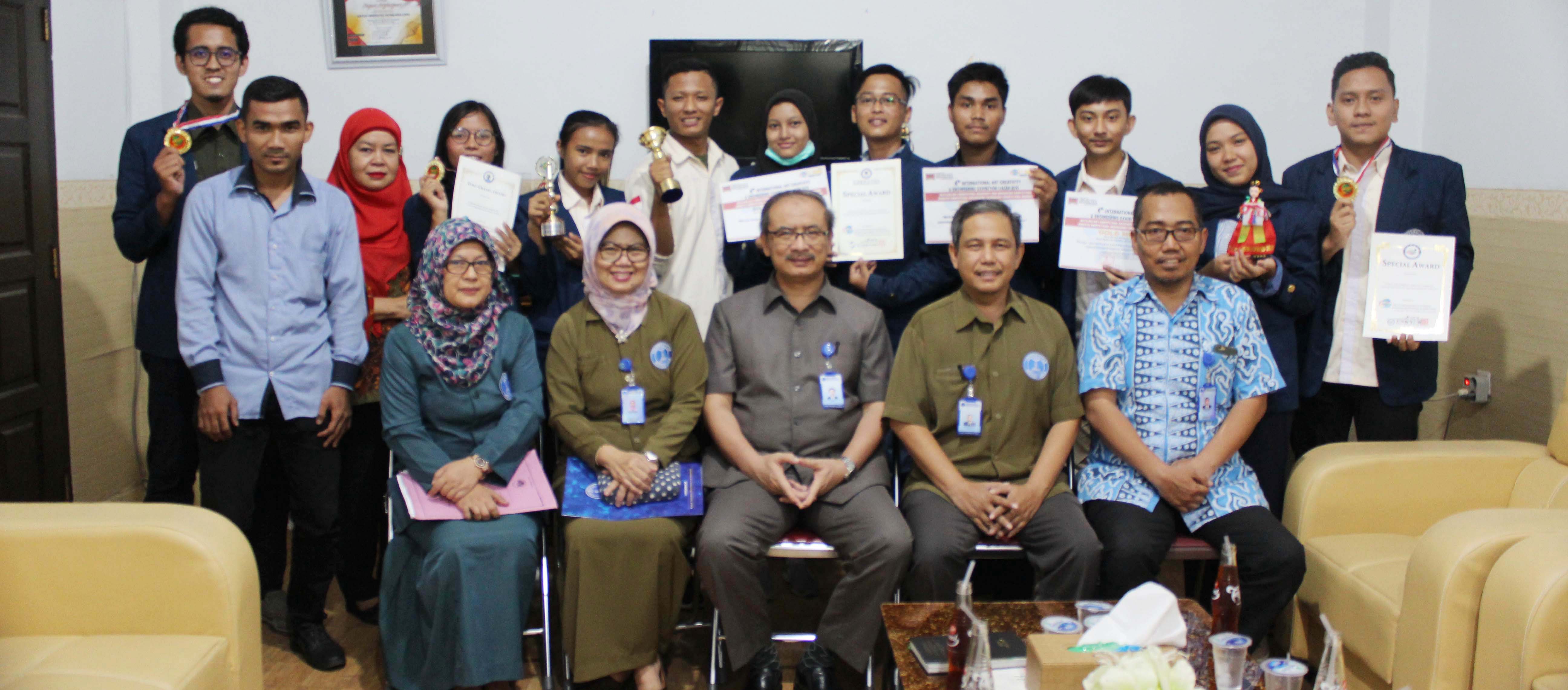 foto-bersama-mahasiswa-berprestasi-uma-ajang-4th-i-aceh-2019.JPG