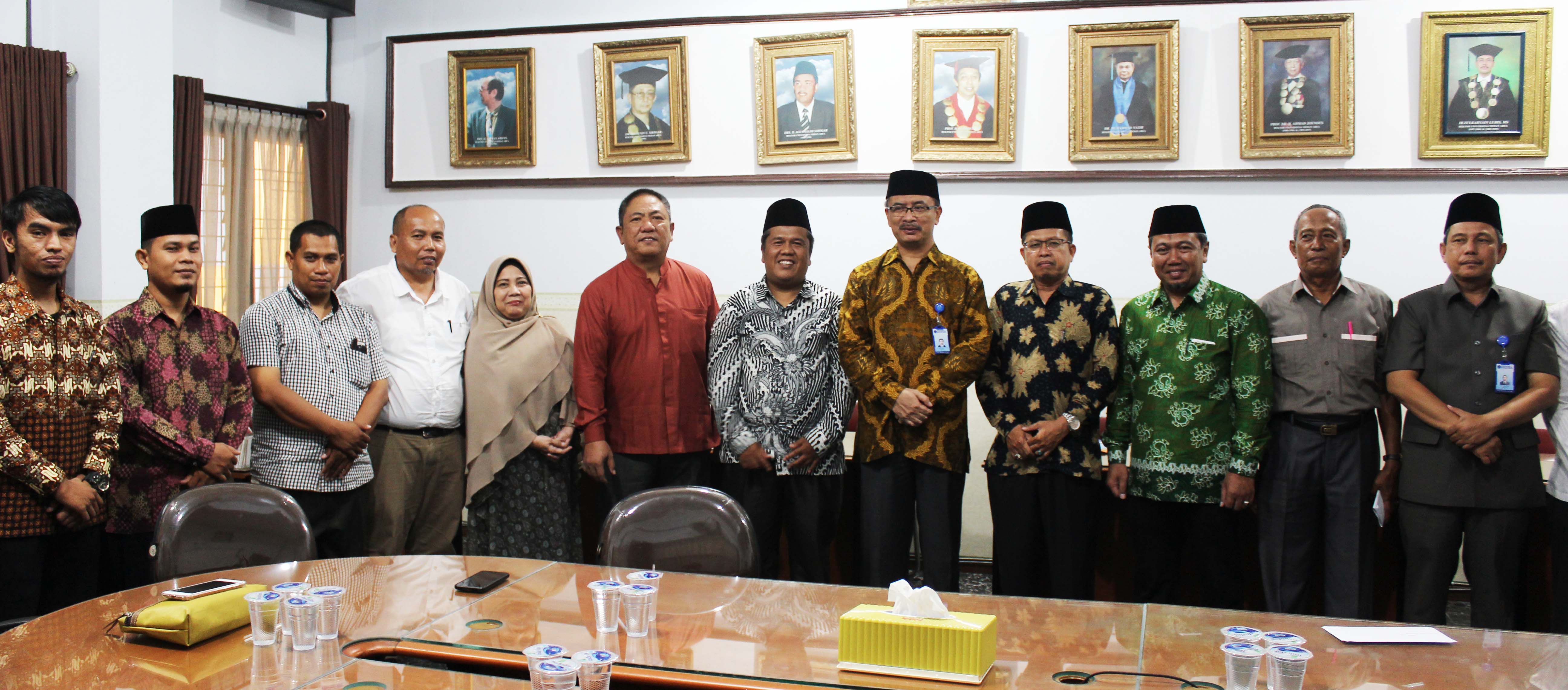 foto-bersama-pelantikan-ketua-bkm-mesjid-taqwa-uma1.jpg