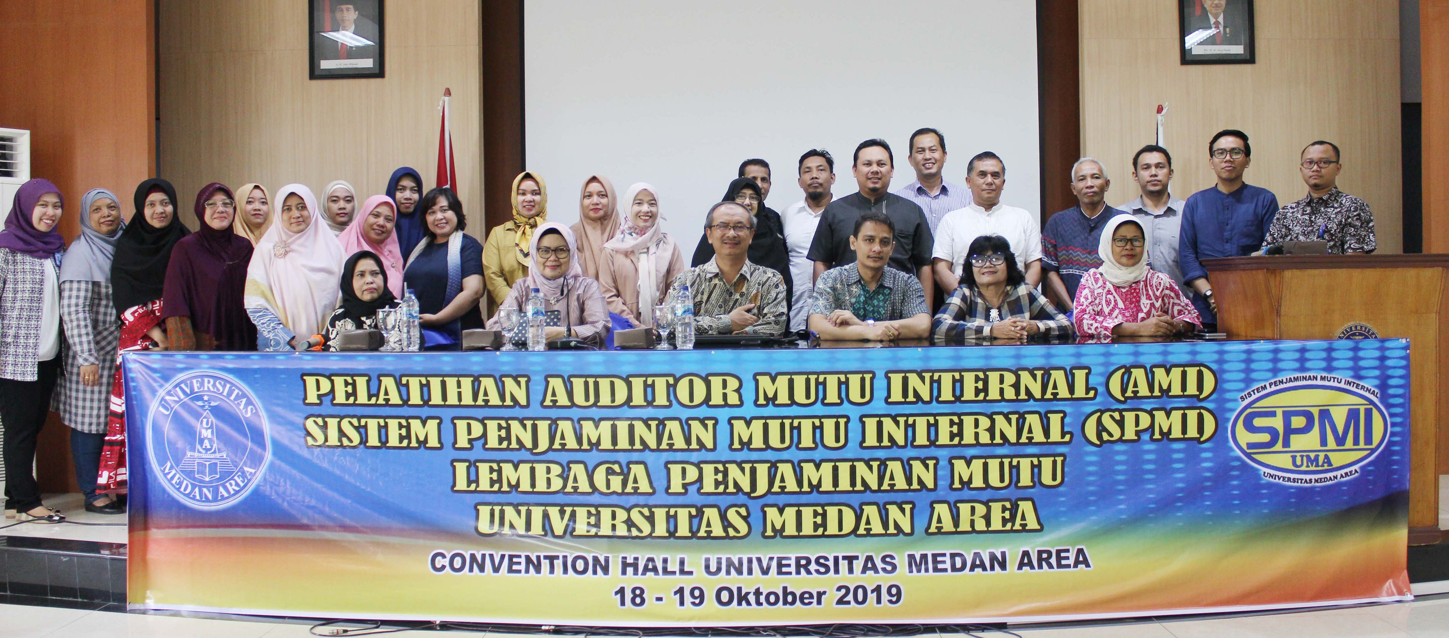 foto-bersama-pelatihan-auditor-mutu-internal-uma.jpg