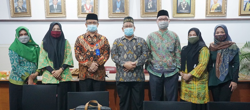 penandatanganan-moua-pusat-manajemen-syariah-dan-industri-halal-uma-dengan-lppom-mui.JPG