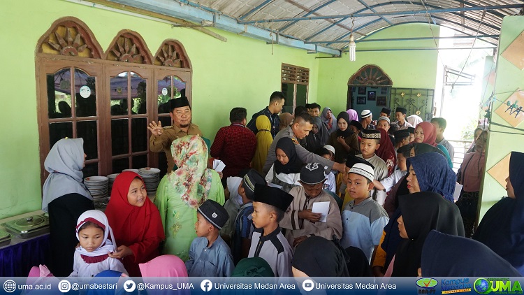 santunan-anak-yatim-fakir-miskin-dan-dhuafa-pascasarjana-uma.webp